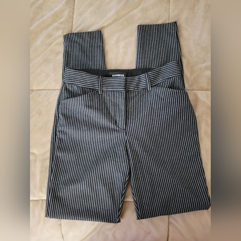Express Black and White Striped Women's Skinney Mid Rise Pants